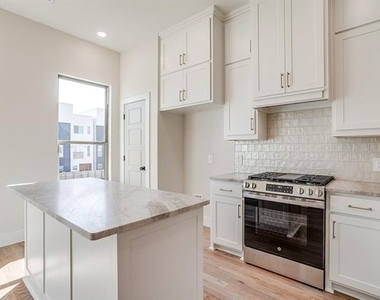 300 Foch Street - Photo Thumbnail 16
