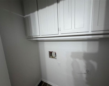 738 Bluebonnet Drive - Photo Thumbnail 4