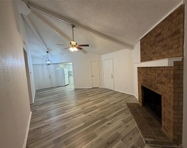 738 Bluebonnet Drive - Photo Thumbnail 2