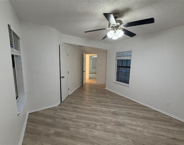 738 Bluebonnet Drive - Photo Thumbnail 5