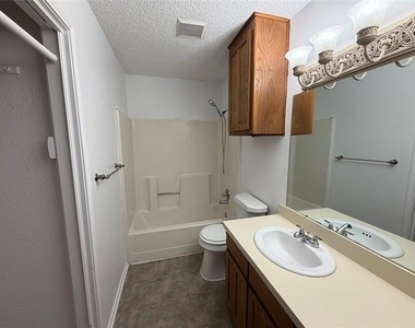 738 Bluebonnet Drive - Photo Thumbnail 4