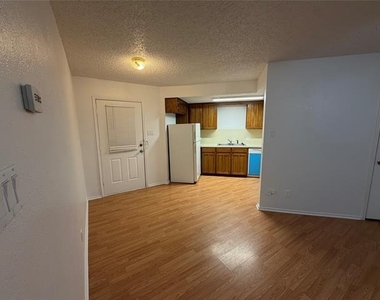 738 Bluebonnet Drive - Photo Thumbnail 3