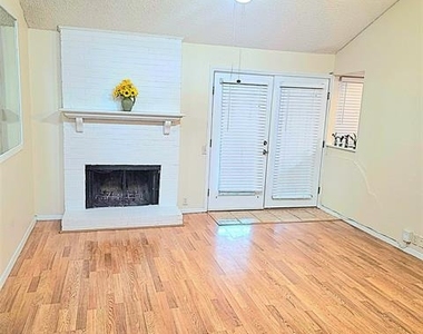 11805 Leisure Drive - Photo Thumbnail 2