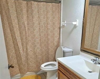 11805 Leisure Drive - Photo Thumbnail 5