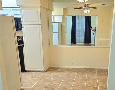 11805 Leisure Drive - Photo Thumbnail 4