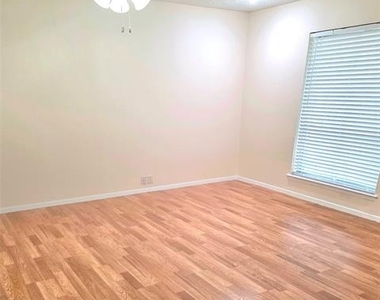 11805 Leisure Drive - Photo Thumbnail 8