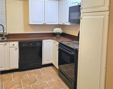 11805 Leisure Drive - Photo Thumbnail 3
