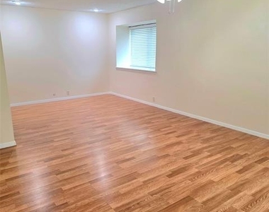 11805 Leisure Drive - Photo Thumbnail 7