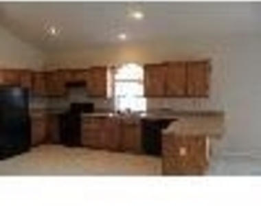 3213 Westland Avenue - Photo Thumbnail 4