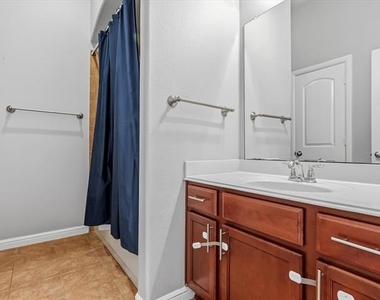 4114 Lee Hutson Drive - Photo Thumbnail 28