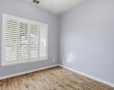 4114 Lee Hutson Drive - Photo Thumbnail 6