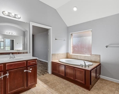 4114 Lee Hutson Drive - Photo Thumbnail 21