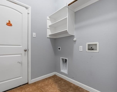 4114 Lee Hutson Drive - Photo Thumbnail 29