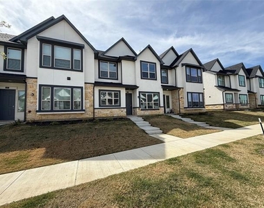 285 Buck Ridge Drive - Photo Thumbnail 2