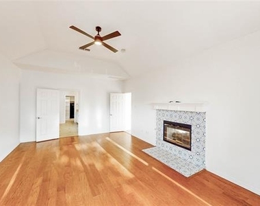 2701 Stone Creek Drive - Photo Thumbnail 17
