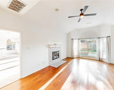 2701 Stone Creek Drive - Photo Thumbnail 16