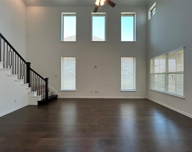 1448 Sun Garden Way - Photo Thumbnail 5