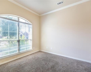 637 Peach Lane - Photo Thumbnail 15