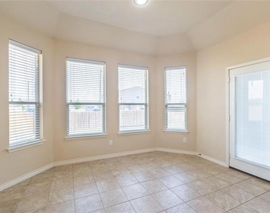 637 Peach Lane - Photo Thumbnail 10