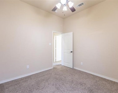 637 Peach Lane - Photo Thumbnail 20