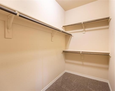 637 Peach Lane - Photo Thumbnail 14
