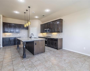 637 Peach Lane - Photo Thumbnail 5