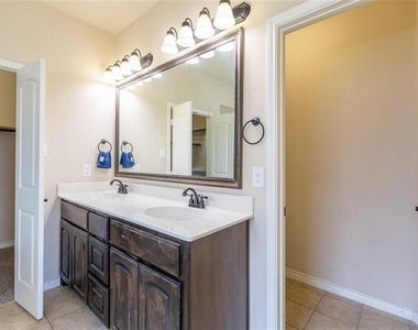 637 Peach Lane - Photo Thumbnail 13