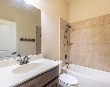 637 Peach Lane - Photo Thumbnail 16
