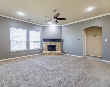 637 Peach Lane - Photo Thumbnail 3