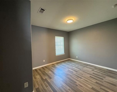 7315 Toland Street - Photo Thumbnail 9