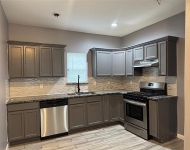 7315 Toland Street - Photo Thumbnail 6