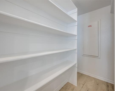 4601 Avion Drive - Photo Thumbnail 6