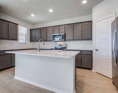 4601 Avion Drive - Photo Thumbnail 5
