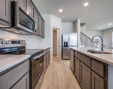 4601 Avion Drive - Photo Thumbnail 3