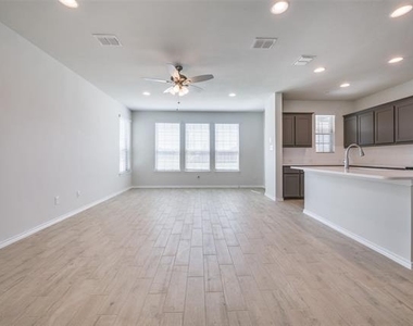 4601 Avion Drive - Photo Thumbnail 4