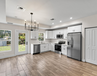 3003 Se Fairmont Street - Photo Thumbnail 1