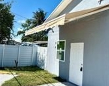 257 Sw 12th Street - Photo Thumbnail 10