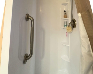 902 Ne 34th Street - Photo Thumbnail 9