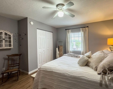 902 Ne 34th Street - Photo Thumbnail 4