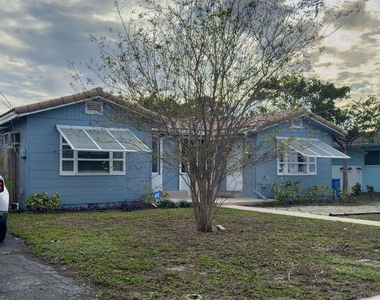 902 Ne 34th Street - Photo Thumbnail 2