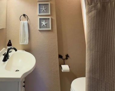 902 Ne 34th Street - Photo Thumbnail 10