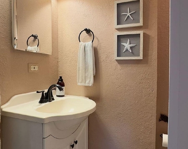 902 Ne 34th Street - Photo Thumbnail 6