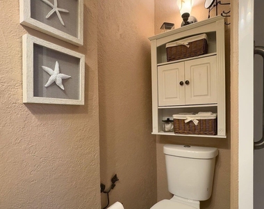902 Ne 34th Street - Photo Thumbnail 5
