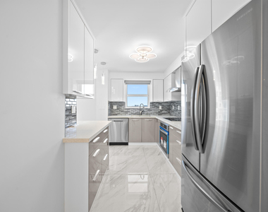 137 Golden Isles Drive - Photo Thumbnail 2