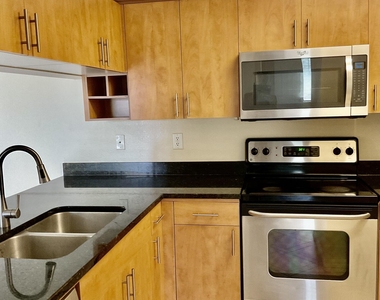 6418 Emerald Dunes  W/garage - Photo Thumbnail 4