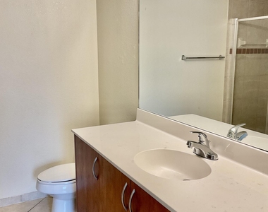 6418 Emerald Dunes  W/garage - Photo Thumbnail 12