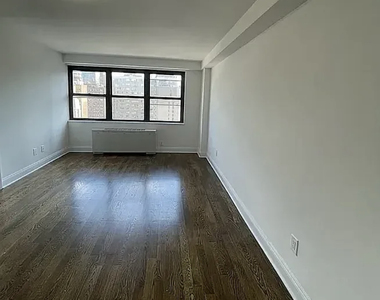 240 East 82nd Street - Photo Thumbnail 2