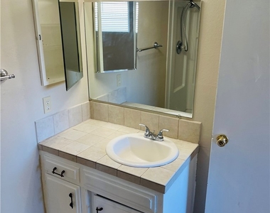 678 Monterey Place - Photo Thumbnail 19