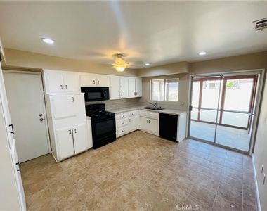 678 Monterey Place - Photo Thumbnail 6