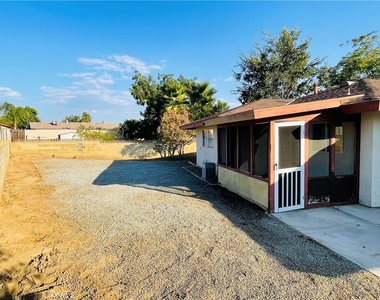 678 Monterey Place - Photo Thumbnail 32